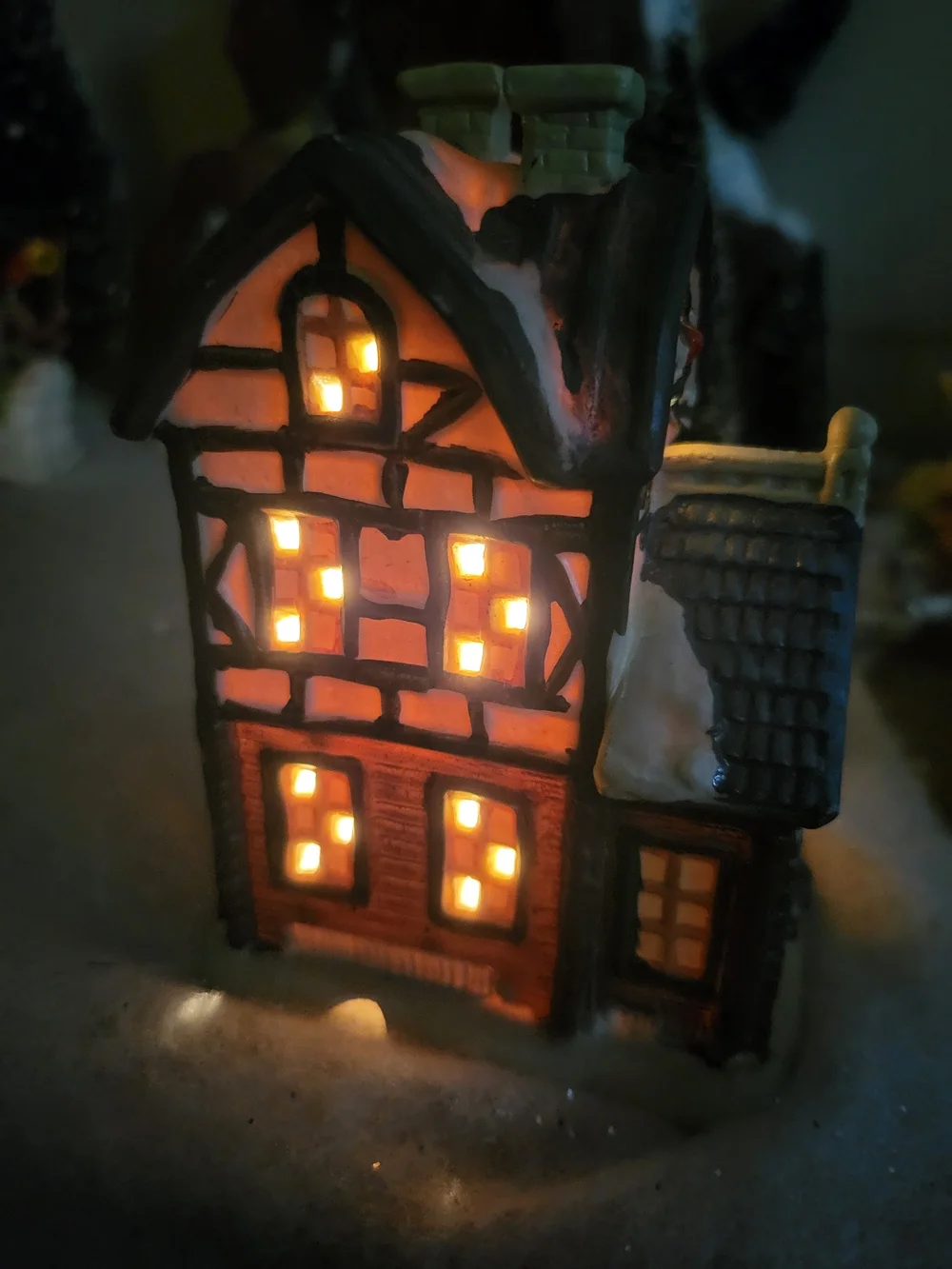 Vintage Christmas Village Porcelain Lighted Bed & Breakfast House - 5.5